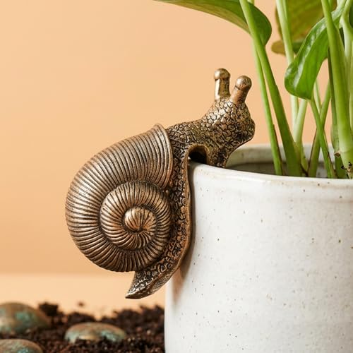 Yolev Snail Plant Decorations for Pots Resin Climbing Snail Figurine Flower Pot Hugger Hanging Snails Statue Planter Flower Pots Decorations for Lawn Yard Patio Garden Ornaments Decoration