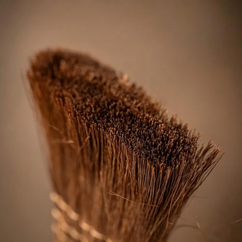 Natural Palm Fiber Tea Brush – Handmade Mini Broom for Teapot & Cup Cleaning, Non-Scratch Bristles with Hanging Loop, Eco-Friendly Kitchen Tool for Traditional Tea Sets
