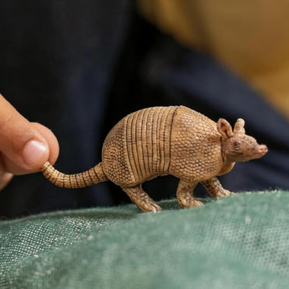 Schleich Wild Life - Wild Animal Toy Armadillo Figurine - Kids and Toddlers Ages 3+ | Wild Animal Figurine, Realistic Animal Toys, Safari Toy for Boys and Girls,Screen-Free Imaginative Pretend Play, Montessori