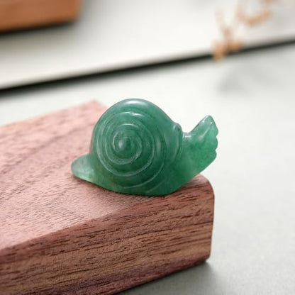 Kvekstio Cute Moss Agate Snail Figurine – Mini Crystal Snail Carving for Plant Lovers, Gardeners, Collectors, Adorable Green Thumb Desk Garden Lawn Decor, Unique Outdoor Decoration Gift