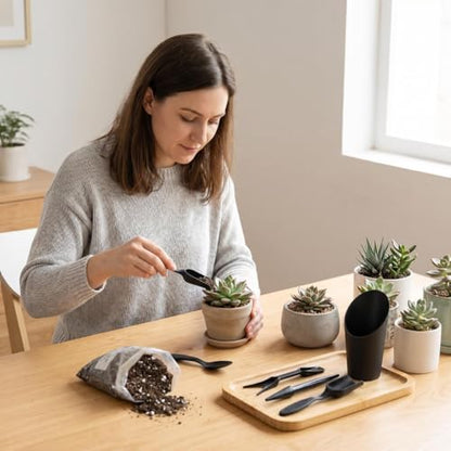Soil Scoop，Garden Shovel Hand Tools Transplanting Potting Bonsai Soil Scoop Plastic Succulent Kits,Mini Garden Plant Care Shovel Soil (Black)