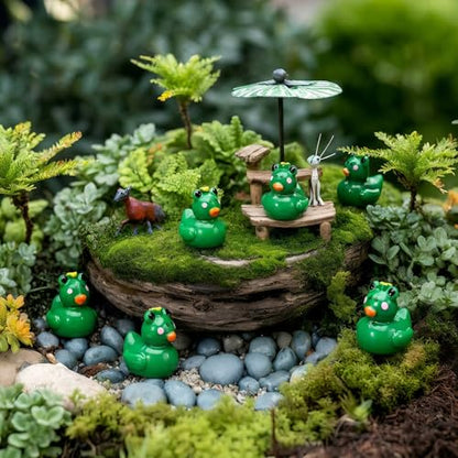 Soulchen 50 Pcs Mini Resin Frog Ducks Bulk Tiny Ducks Miniature Frogs Figurines Small Little Frog to Hide Green Animals Statues Bulk for Garden Landscape Ornament Potted Plant Cake DIY Home Decoration