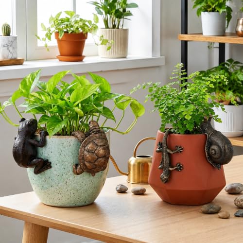Set of 4 Cute Climbing Animal Flower Pot Hugger Figurines, Small Resin Hanging Frog Tortoise Snail Gecko Statue, Planter Pot Decoration for Home Garden Fence Balcony Patio Lawn Yard Ornaments