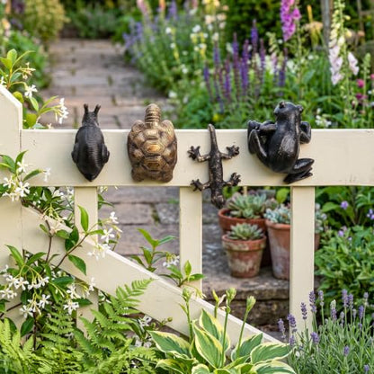 Set of 4 Cute Climbing Animal Flower Pot Hugger Figurines, Small Resin Hanging Frog Tortoise Snail Gecko Statue, Planter Pot Decoration for Home Garden Fence Balcony Patio Lawn Yard Ornaments